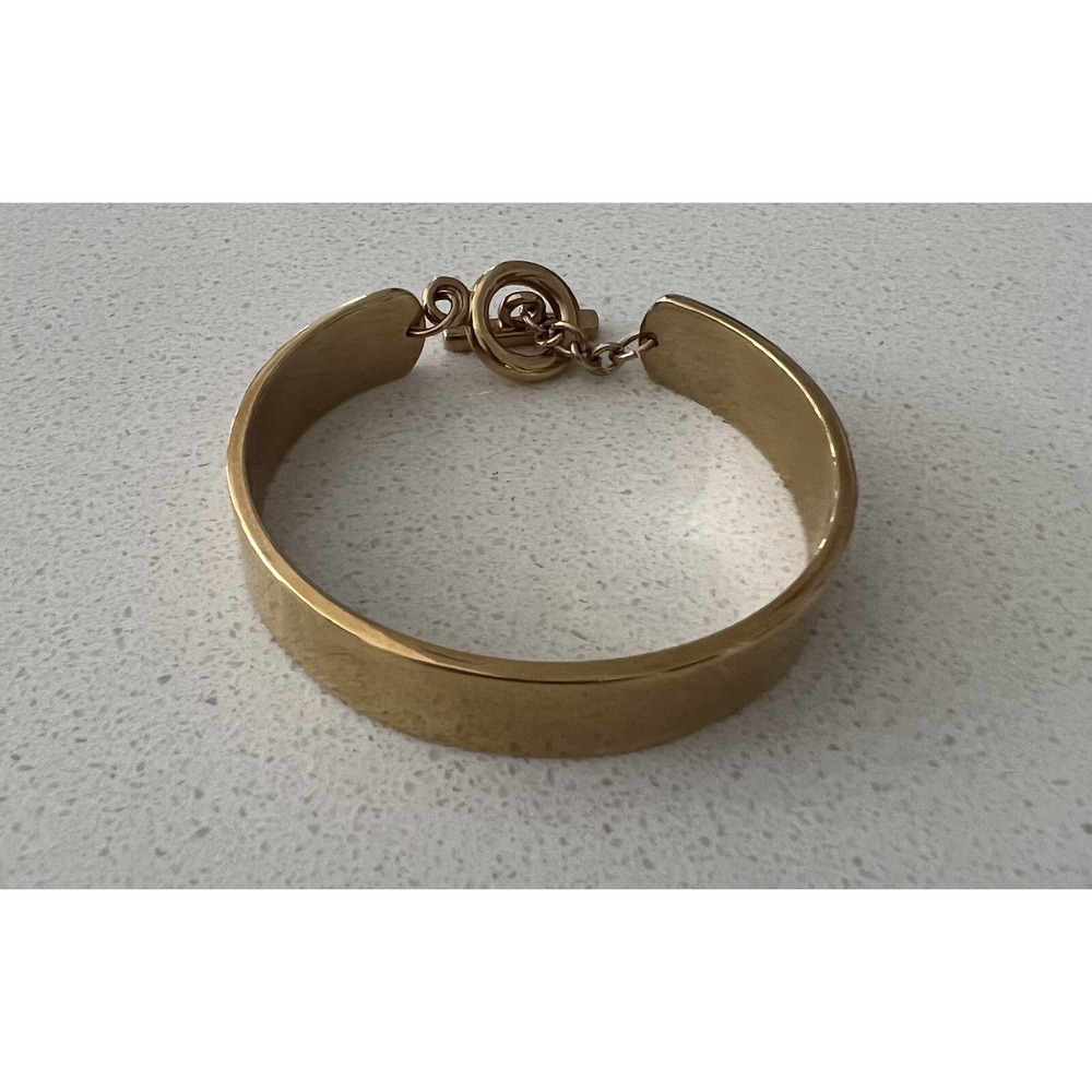 Vtg GUESS Gold Tone Polished Bracelet Open Clasp Bangle Style Womens‎